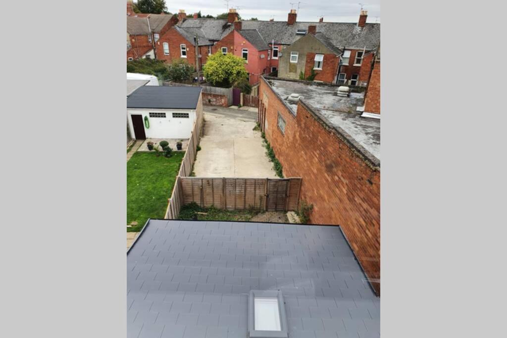 2Nd Floor Comfy Swindon Centre - Loft Studio Apartment Exterior photo